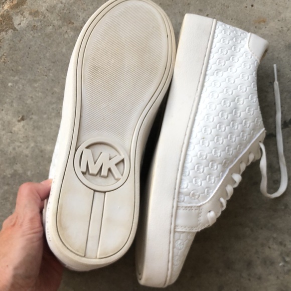 Michael Kors white tennis shoes Size 9m🌸 - Picture 6 of 6
